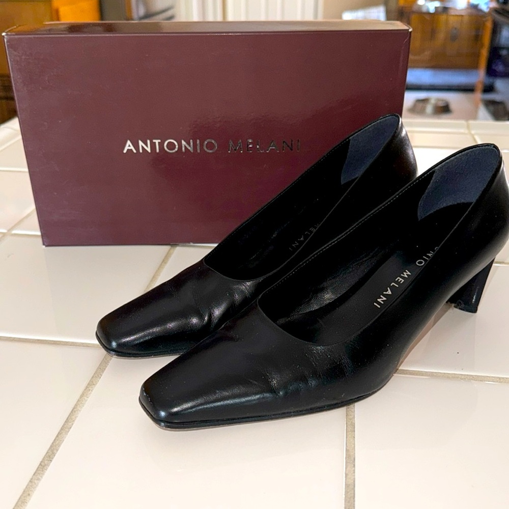 Antonio Melani Black 2.5 Heels, Size 8, Balck EUC
